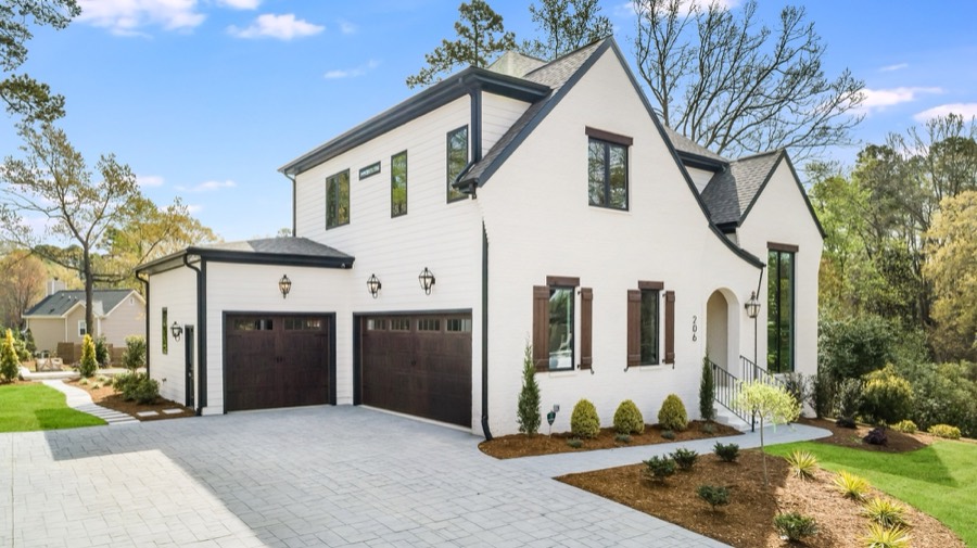 Hinton custom home side profile