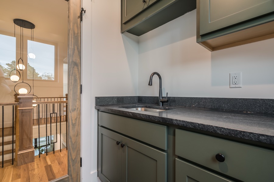 Elm Street Cottage Laundry