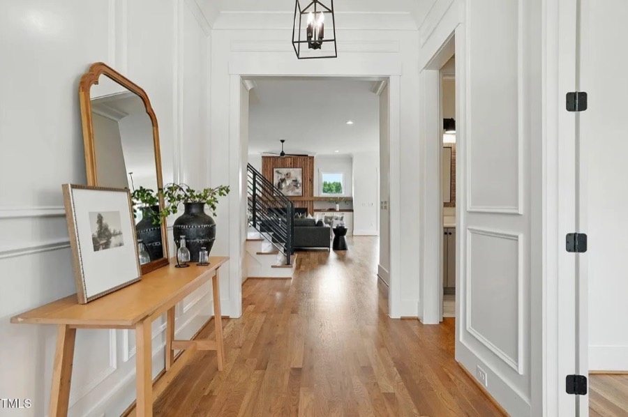 McLaurin Farms entryway and foyer